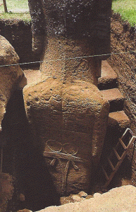 Esc, IV-XVIII, Moai, Dorso, excavacin, Isla de Pascua o Rapanui, Chile