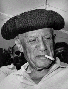 Fotografa, XX, Villers, Andr, Picasso con montera y cigarrillo, 1954