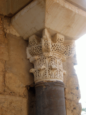 Arq, X, Palacio de Medina Azahara, Capitel Califal o de Nido de Avispa, Crdoba, Espaa