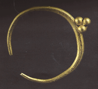 Orfebrera, V-VII dC., Pendiente con pirmide de grnulos, oro, Bizancio, Alejandra