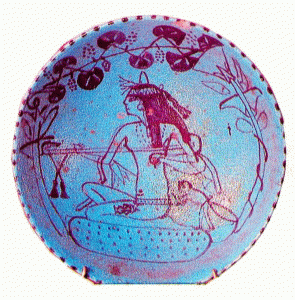 Pin, DIN X X, Plato con una muchacha tocando la mandolina, poca de Ramss V I, M. Nacional Antigdes Leiden, 1143-1136