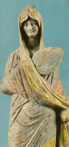 Esc, IV-III aC., Mujer con abanico, Tanagra, Escuela de Alejandra, Grecia