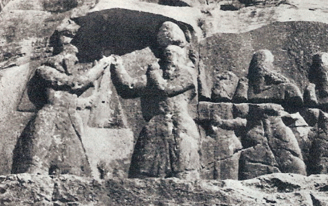 Esc. III, Investidura de Ardeshir I por el dios Ahuramazda, 2 cuarto del siglo