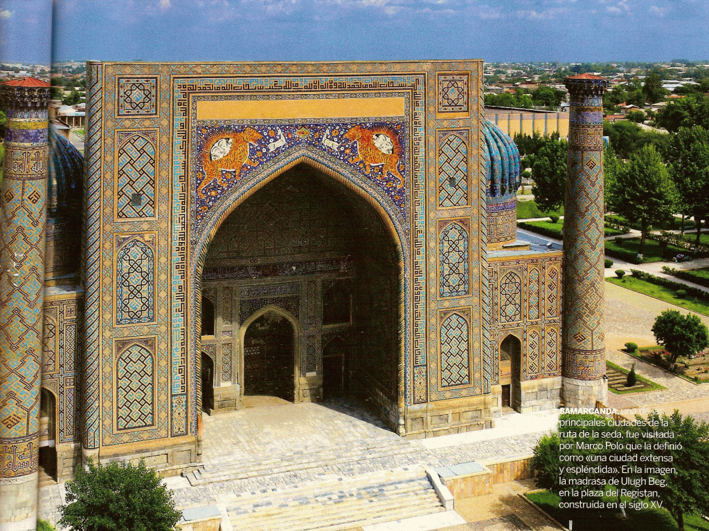 Arq XV Madrasa de Ulugh Beg Plaza Registan Samarcanda Uzbekistan